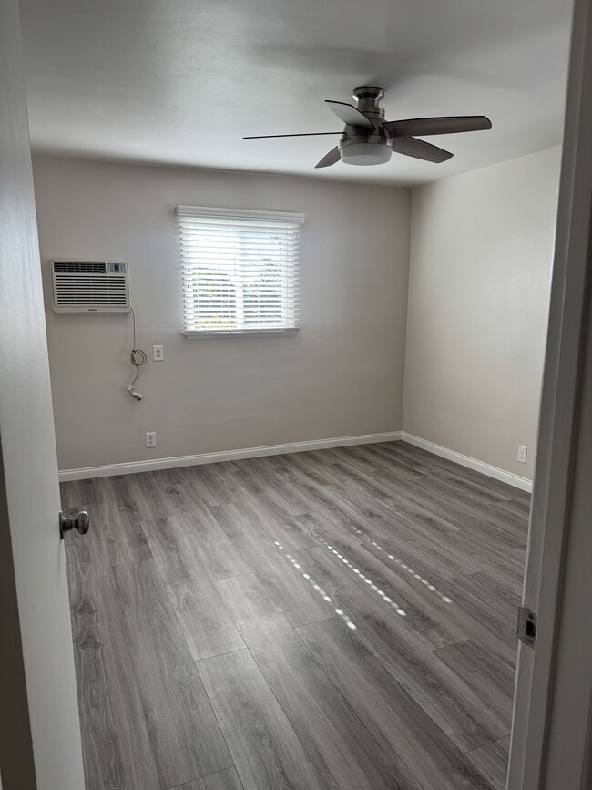 1st bedroom - 844 N Vine Ave
