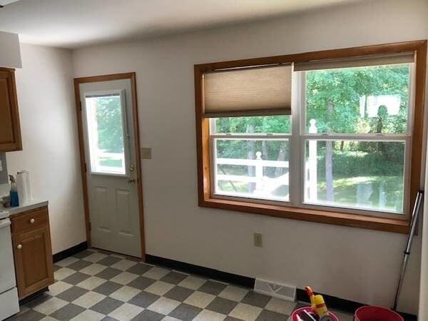 Kitchen looking out on deck - 17 Elm Pl