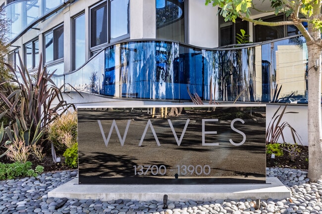 Monumento - Waves MDR Apartments