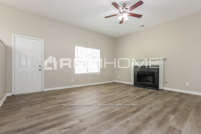 Foto del edificio - 2264 Creekview Trl