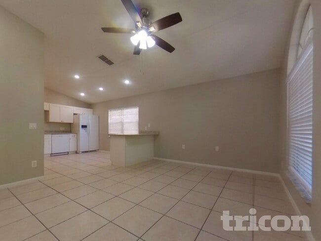 Foto del edificio - 3028 Patel Dr