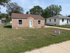 Building Photo - 3006 S Summit Ave
