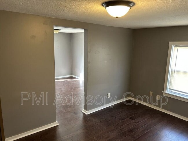 Foto del edificio - 323 1/2 SW Lindenwood Ave