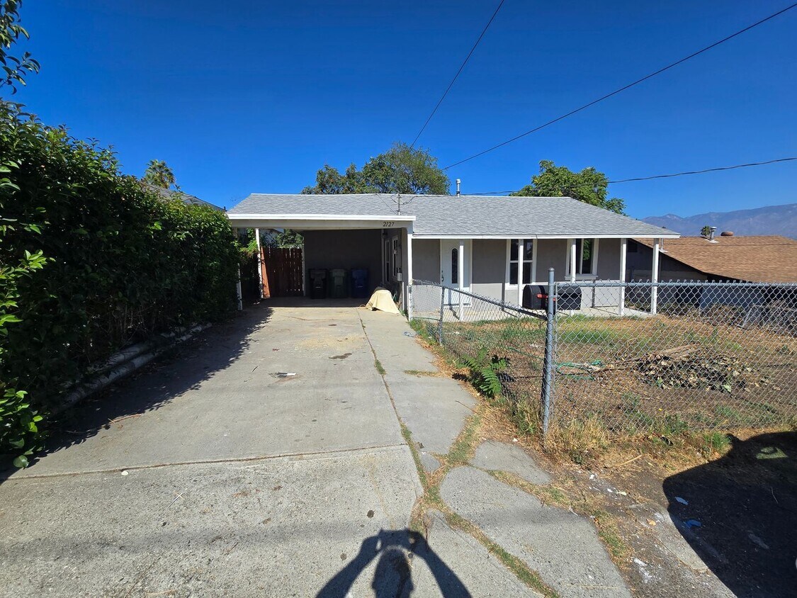 Foto principal - Beautifully Remodeled 3 Bed, 2 Bath Home f...