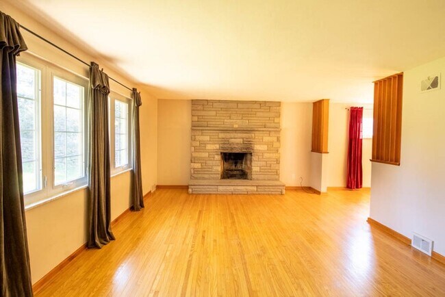 Building Photo - 3 br, 2.5 bath House - 403 Sangree Rd