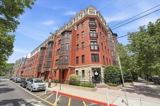 Building Photo - 904 Jefferson St