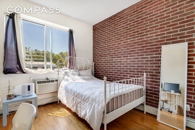 Foto del edificio - 66 Maspeth Ave