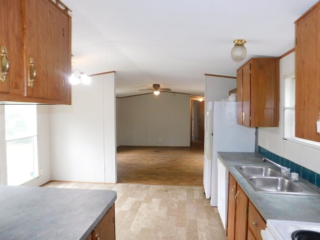 Foto del edificio - 22540 Henry St