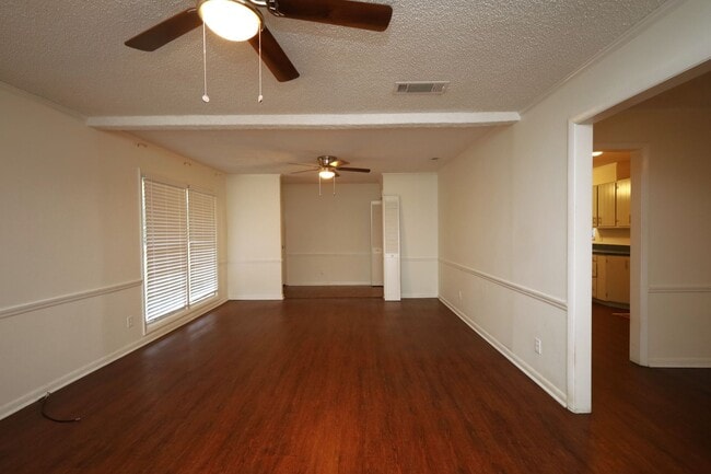 Foto del edificio - 608 S College St