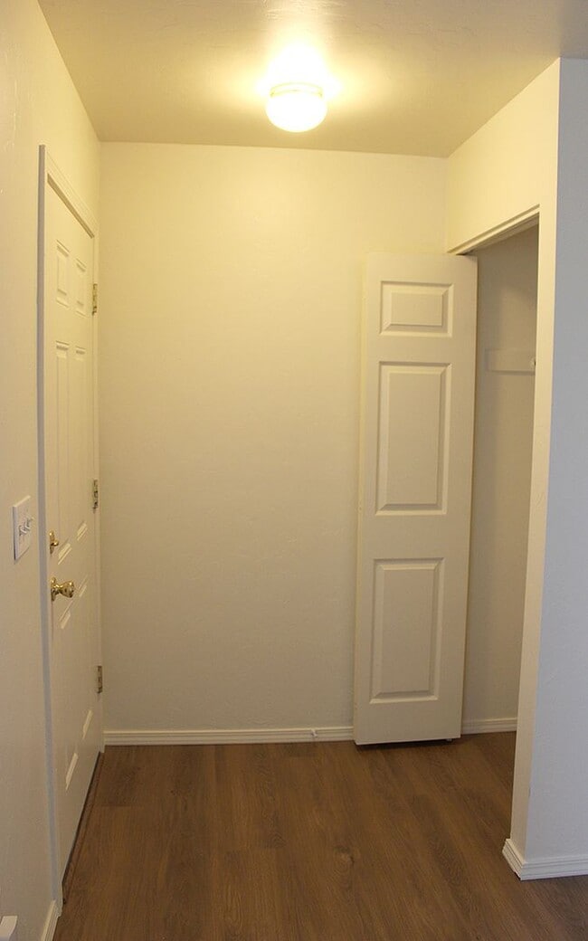 Building Photo - 6181 N Rockland Dr