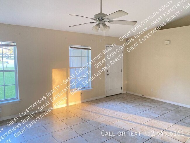 Foto del edificio - 6682 Hemlock Rd