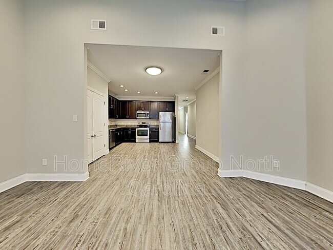 Foto del edificio - 5858 Bradford Lake Ln