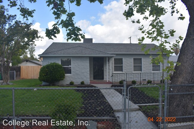 Building Photo - 3 br, 1 bath House - 2345 E. Poplar St.