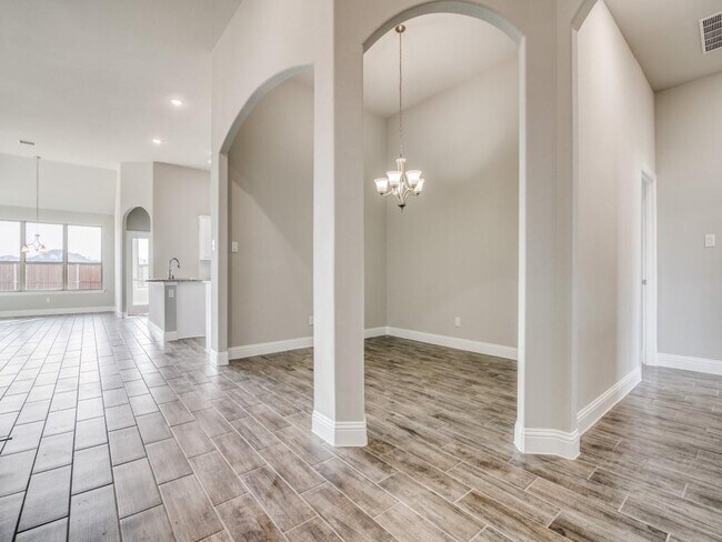 Building Photo - 521 Redbud Dr