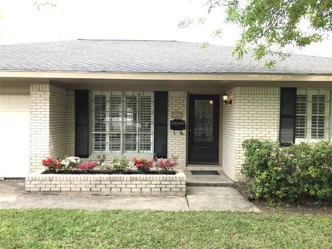 Building Photo - 4506 Mimosa Dr