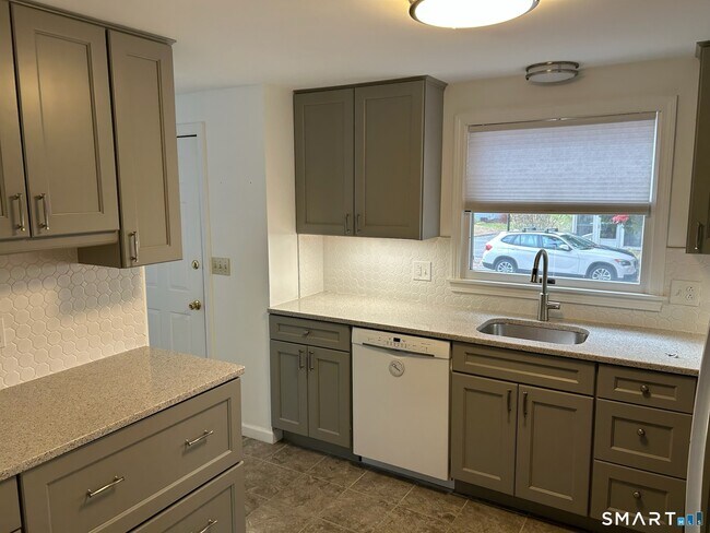 Foto del edificio - 140 Flagg Rd