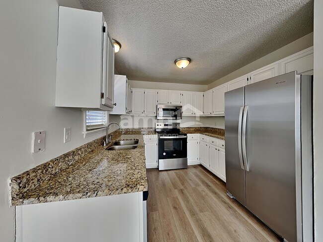 Building Photo - 135 Kentucky Derby Dr