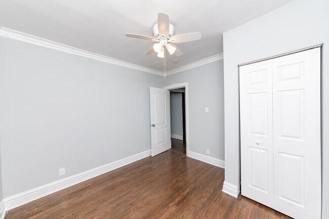 Building Photo - 2514 W Belle Plaine Ave