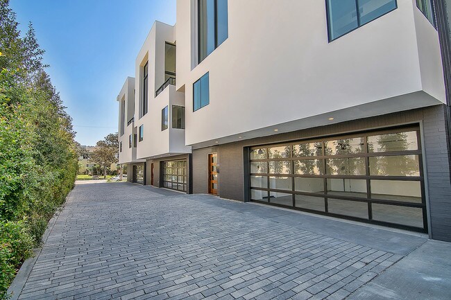 Building Photo - 5000 Patagonia Court
