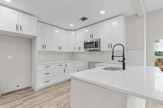 Building Photo - 634 37th St