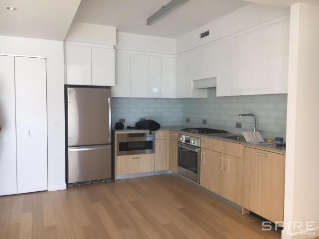 Foto principal - 2 bedroom in Queens NY 11102