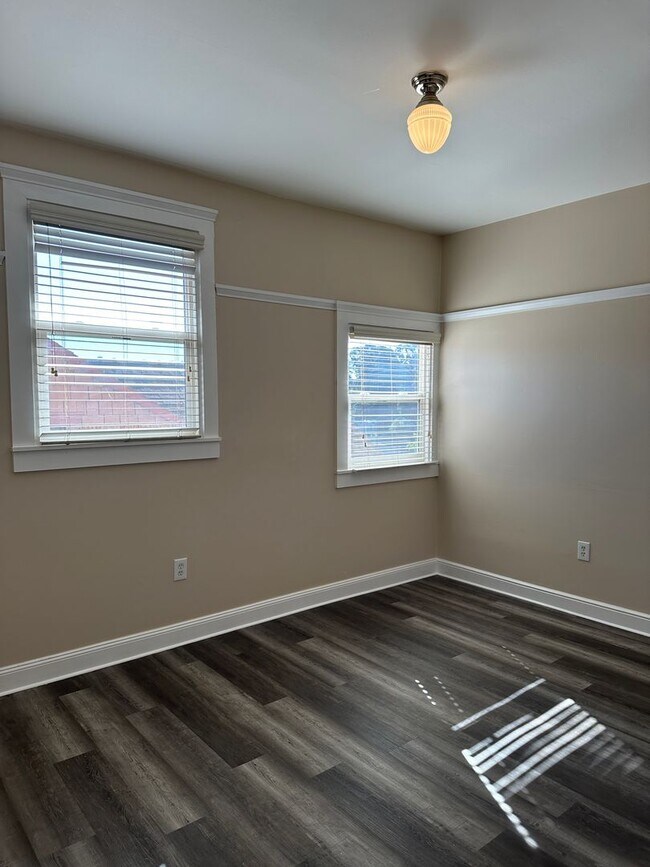 Foto del edificio - 1362 E. 27th St.