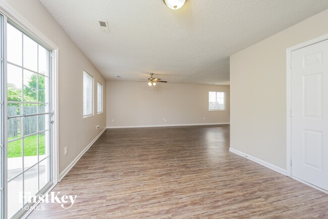 Building Photo - 3737 Eskdale Dr