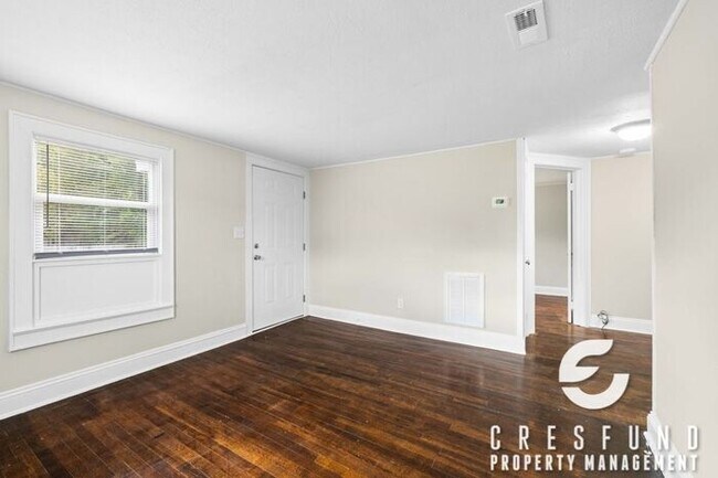 Foto del edificio - Bright and Cozy Cottage Style 2 Bedroom 1 Bath! Right off Ramsey Street