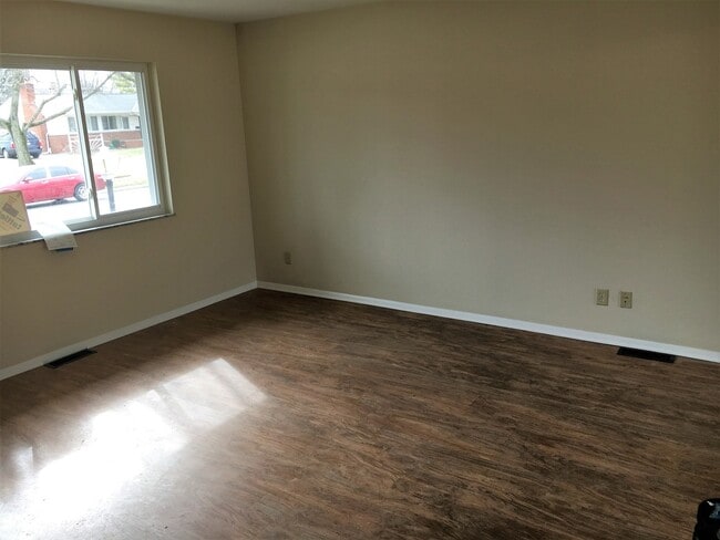 Foto del edificio - **3-BEDROOM/2-BATH RANCH W/ 2-CAR GARAGE!**