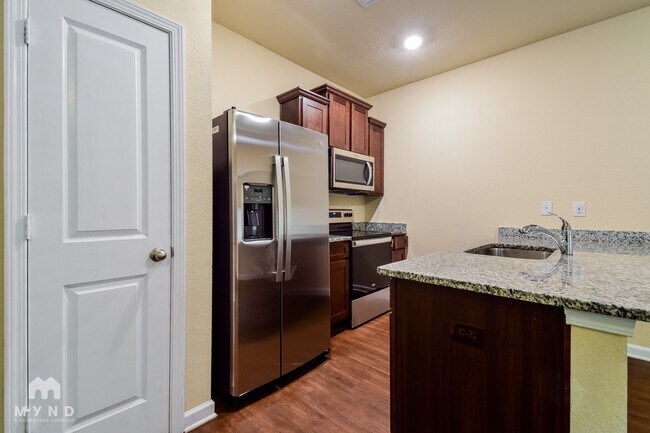 Foto del edificio - 306 Highwood Ln