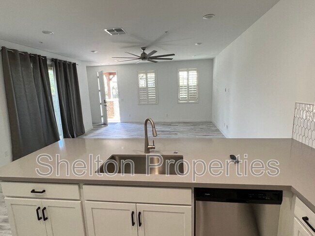 Foto del edificio - 1772 N 208th Ave