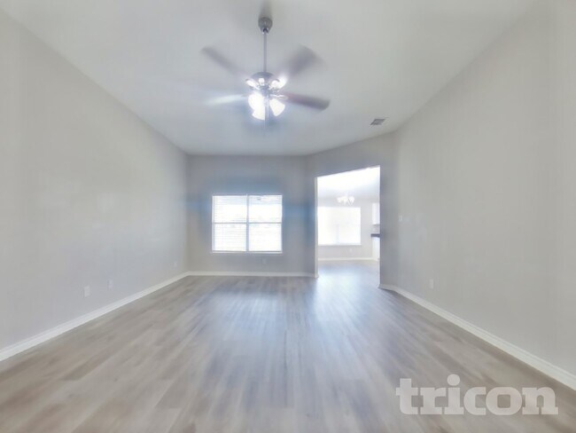 Building Photo - 909 Marist Dr