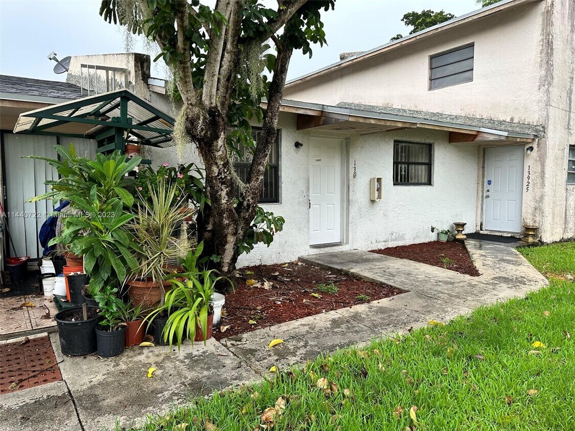 Primary Photo - 13923 NE 3rd Ct