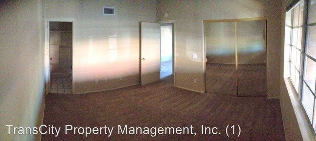 Foto del edificio - 2143 E Center Ln