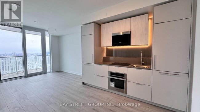 Photo du bâtiment - 1 Fairview Rd E