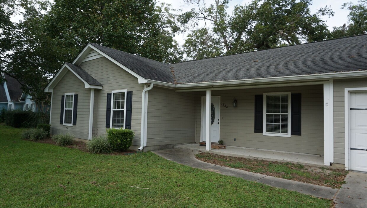 Primary Photo - Beautiful home off Studstill in Summerfiel...