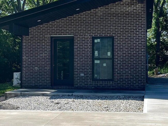 Building Photo - 102 Elmo Dr