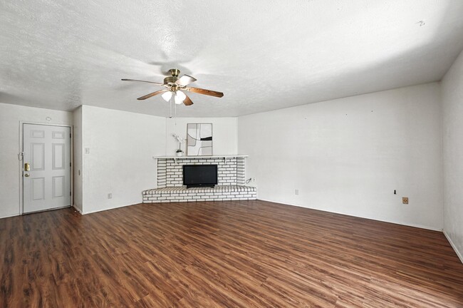 Building Photo - 7101 Christie Ln