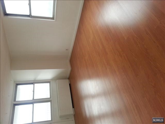 Foto del edificio - 201 Bridge Plaza N