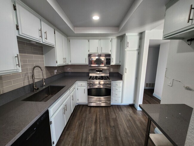 Foto del edificio - 2100 Santa Fe Ave