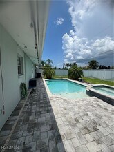 Building Photo - 309 SE 43rd Ln