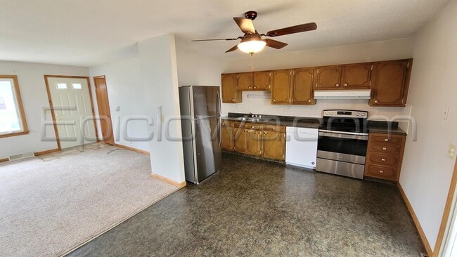 Building Photo - 143 Crestridge Dr NW