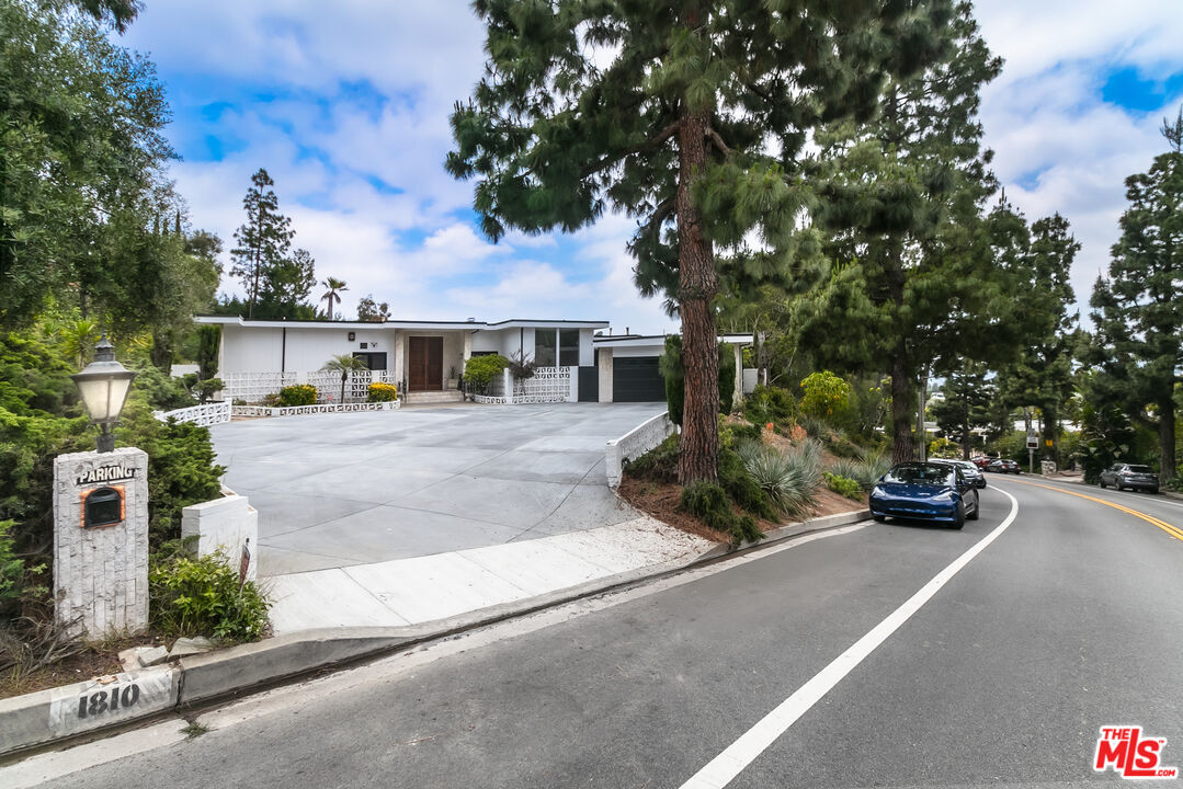 Primary Photo - 1810 Loma Vista Dr