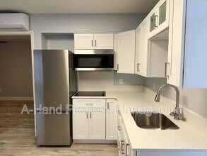 Building Photo - 205 Coconut Palm Way