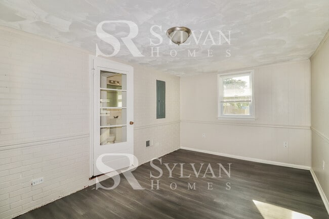 Building Photo - Charming 3BR 2BA Home