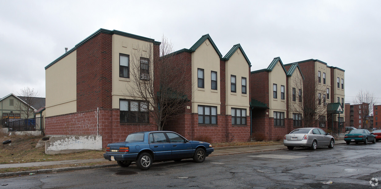 Building Photo - 337-351 Chestnut St