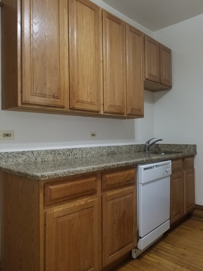 Foto del edificio - 3765 N Lakewood Ave