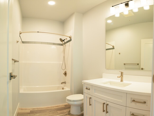 Building Photo - 40 Bellwether Way