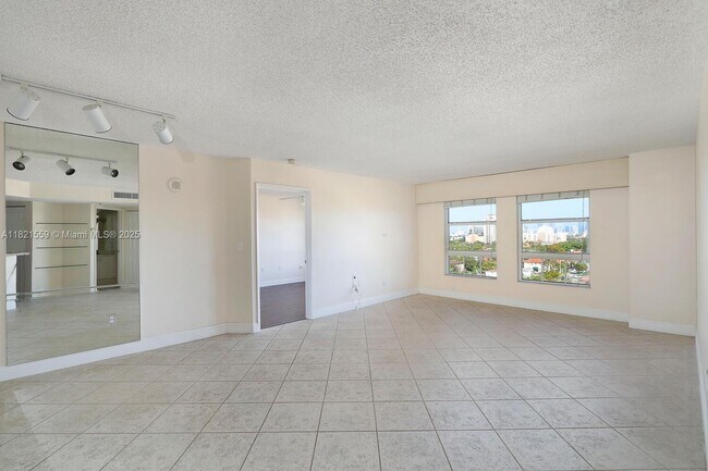 Foto del edificio - 2351 Douglas Rd