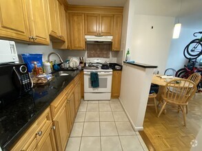Building Photo - 2 Larose Pl